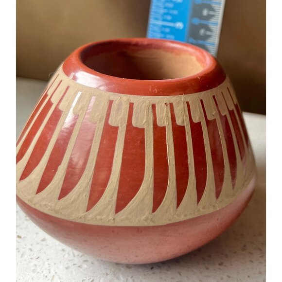 Kathy Gutierrez Handcrafted Red Clay Pottery Vase Tan Santa Clara - Picture 10 of 10